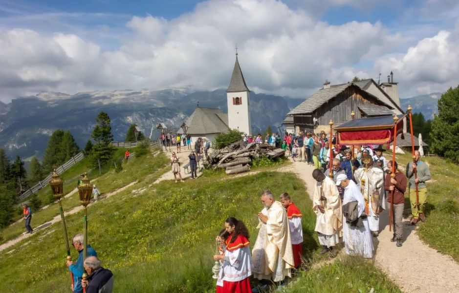 Procession in honour of the Archangels Michael, Gabriel and Raphael