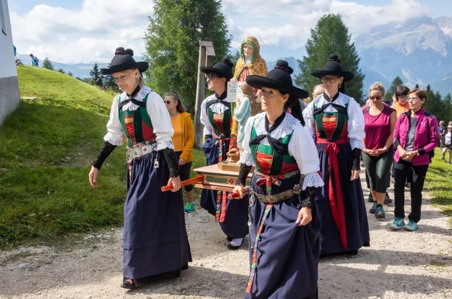 Procession in honor of Saint Anna